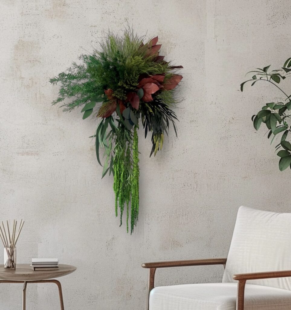 JARDINERA COLGANTE CON PLANTAS PRESERVADAS Y BASE DE PARED DE MADERA JARDINERA COLGANTE CON PLANTAS PRESERVADAS Y BASE DE PARED DE MADERA