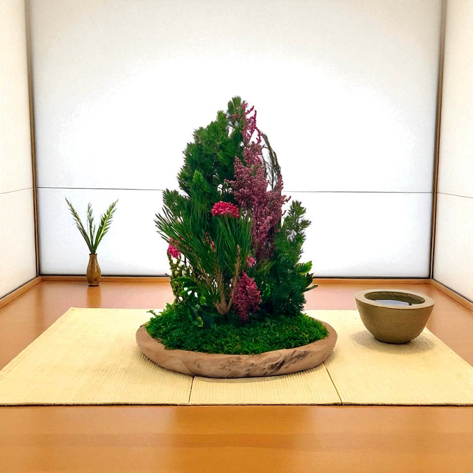 CENTRO DE MESA DE MUSGO PRESERVADO CON PLANTAS VERDES Y TONOS FUCSIAS