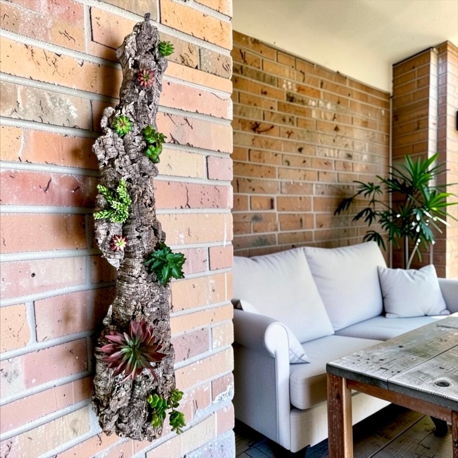 JARDIN VERTICAL ARTIFICIAL CREADO CON PLANTAS CRASAS Y SUCULENTAS SOBRE CORCHO MEDITERRANEO